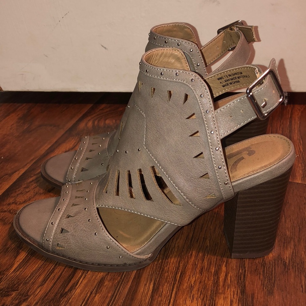 Heels - Picture 2 of 3